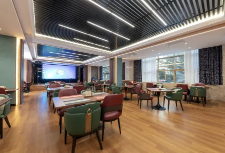 HUAYI Hotel (Shenzhen North Railway Station) Отели рядом с достопримечательностью «Peking University Shenzhen Graduate School H»