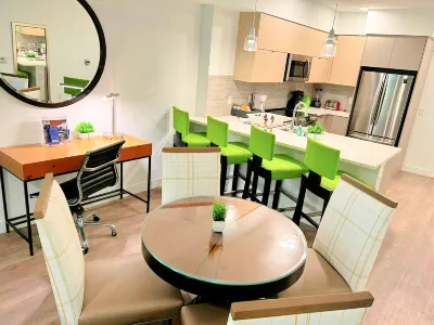 StaysPro - Gorgeous Hollywood Apts LA's Best Location and Amazing Roof Deck
