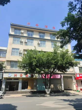 Xingyun Hotel Отели рядом с достопримечательностью «Qingniu Baima Square»