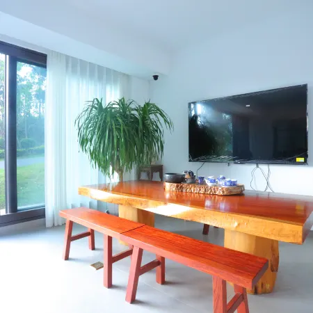 Mercure Yunhu Hotel (Fuxianhu Scenic Area Branch)