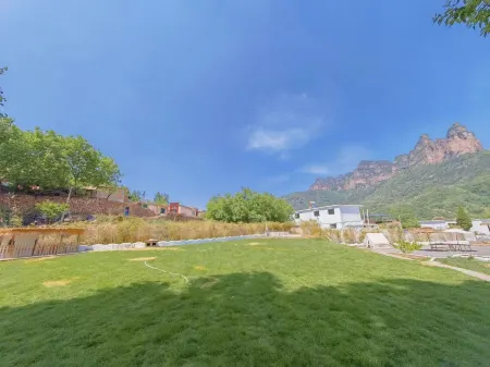 Dongtaihang Qianyu·Jubai Vacation Apartment Отели рядом с достопримечательностью «Jingniang Lake»