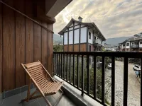 Qing'e Yueshan B&B (Emeishan Huangwan Scenic Area Visitor Center Store)
