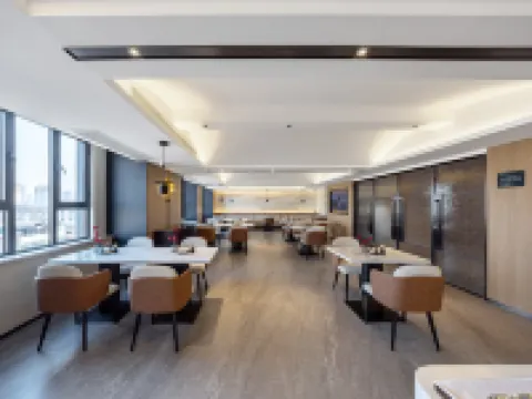 Xinyi Center Qingnian Road Atour Hotel Hotels in Xinyi
