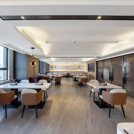 Xinyi Center Qingnian Road Atour Hotel