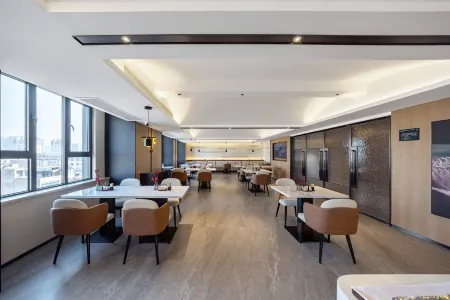Atour Hotel Xuzhou Xinyi Railway Station Gongyuan Road Отели в г. Синьи