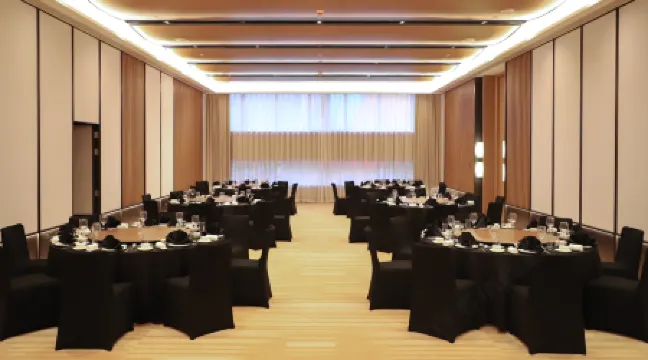 Yanji Dinosaur Hot Spring Hotel (Korean Folk Village Yanji Dinosaur Kingdom) Отели рядом с Аэропорт Яньцзи