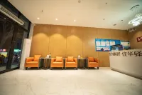Home Inn Huayi Selected Hotel (Luoyang Sports Center Branch) - parcheggio