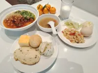 IU Hotel (Xingyi Yangguanggu Tourist Resort Hotel) - فطور