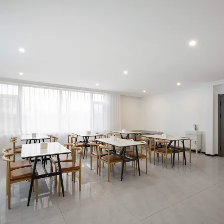 Xiangyun Hotel (Taoxian Airport Shenyang Conservatory of Music Taoxian Campus Branch)