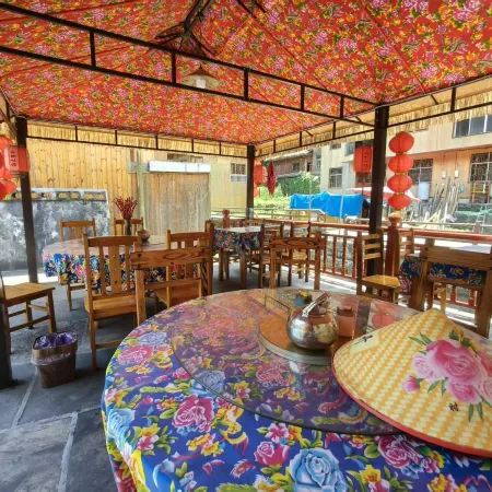 Jiulongxi Chinese Inn (Dehang Canyon Scenic Area)