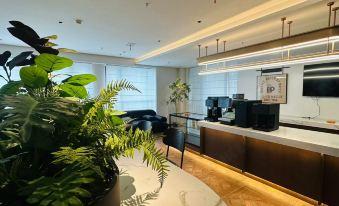 Fanhua Zhizhu Hotel (Hefeixi Railway Station Luyang Vientiane City)