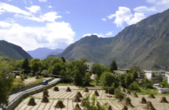 Heisha Zangmi Homestay (Zhonglu Tibetan Village)