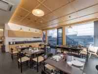 Hongri Mountain Residence Hotel Hotels near Jinsi Temple