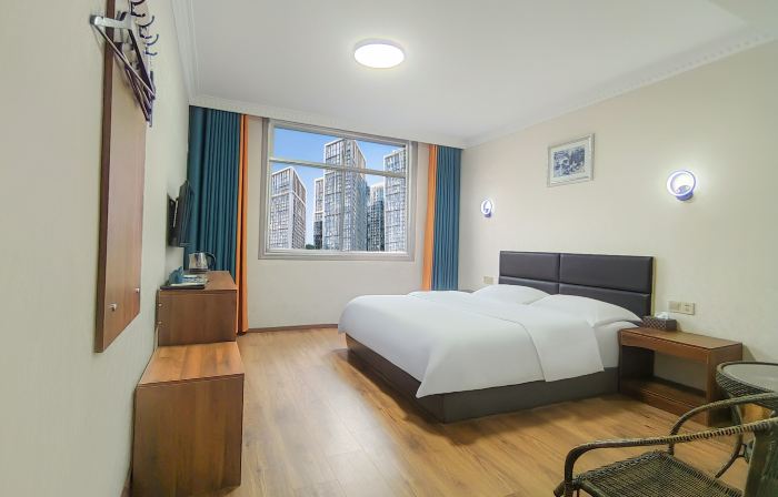 Taojiang Yijing Business Hotel