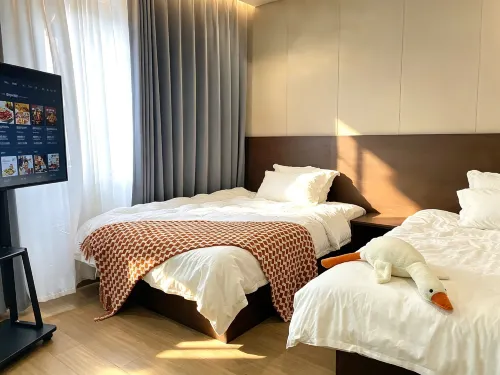 Damei Homestay (Kaifeng Wansui Mountain Wuxia City Millennium City Park)