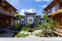 Shaxi Ancient Town Zhulü Homestay - parking