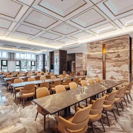 Yunhai Lakeside Resort Hotel