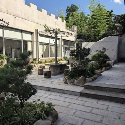 Xi 'an terracotta warriors village cave courtyard home stay 병마용 주변 호텔