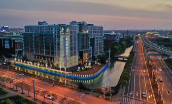 DeRUCCI Hotel(Shanghai Hongqiao Jiasong Middle Road Subway Station Store)