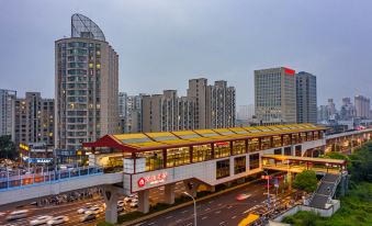 Home Inn (Nanjing Longwan Tianjie Zhushan Road Subway Station)