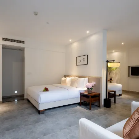 Emei Mountain and Courtyard. Jingzhu Shiguang Hot Spring Hotel
