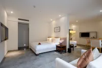 Emei Mountain and Courtyard. Jingzhu Shiguang Hot Spring Hotel