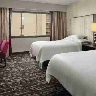 Embassy Suites by Hilton Crystal City National Airport Rooms