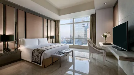The Residences at The Ritz-Carlton Jakarta, Pacific Place Отели рядом с достопримечательностью «2 AXA Tower»