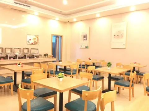 Vienna 3 Best Hotel (Chongqing Wansheng Hongen Fortune Plaza) Отели рядом с достопримечательностью «Nantong Mining Industry Company Workers Culture & Sport Center»