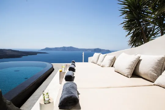 Porto Fira Suites