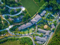 ANJI·JUNLAN LAOZHUANG SHANJU TANGQUAN RESORT HOTEL Ξενοδοχεία στην πόλη Άντζι