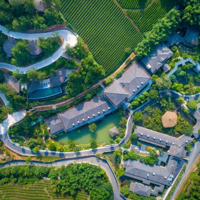 安吉·君瀾老莊山居湯泉度假酒店 鄰近中南百草原-長頸鹿館的酒店