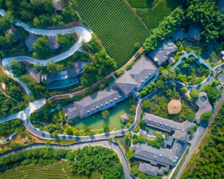 ANJI·JUNLAN LAOZHUANG SHANJU TANGQUAN RESORT HOTEL Hotels in Anji