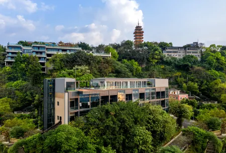 YOLO Eling Art Gallery Hotel（Erling No. 2 Factory Cultural and Creative Park Store） Отели рядом с достопримечательностью «Chongqing Zoo»