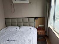 迷潮酒店(南京沃尔玛迈皋桥地铁站店) - 舒适大床房