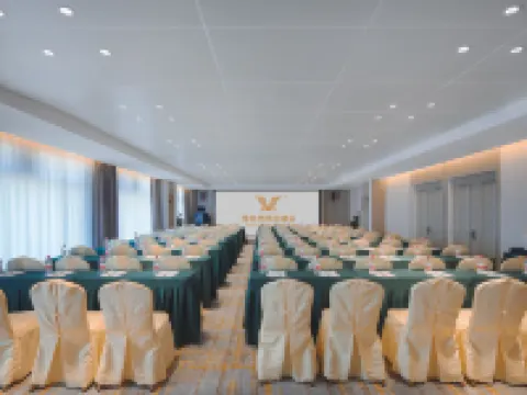 ウィーン インターナショナルホテル(黄石大冶センター高速鉄道駅) 大冶のホテル