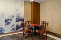 Rezen Select (Xinyang East high speed railway station store) Hotels in Xinyang