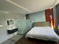 Moon Island Light Luxury Homestay (Haikou University of Economics) - Inns