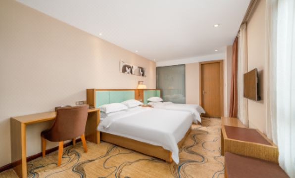 Boyi Hotel (Guangzhou Zhujiang New Town Tianhe Park Metro Station)