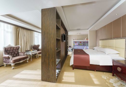 친이바크 인터내셔널 호텔 외부 전경