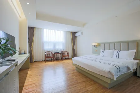 Huaning Zhenxing Hotel