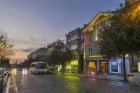 Istanbul Holiday Hotel Hotels near جامع السلطان أحمد