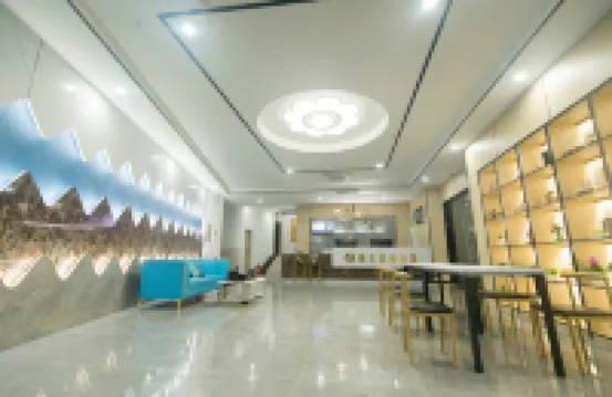 Yujing Light Luxury Apartment (Haifeng Food Street Branch)