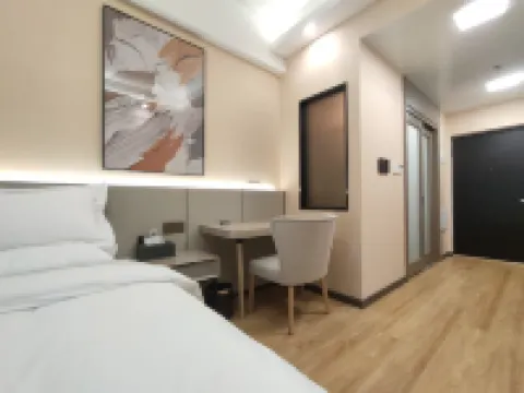 Qinghe Hotel (Honggutan Vanke Times Square store)