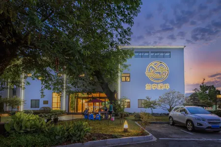 Lanting Creek bank · River · Fishing · Family Homestay Отели рядом с достопримечательностью «Jiulongxia Scenic Area»