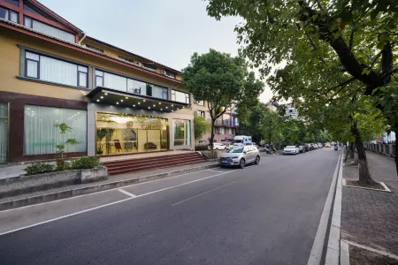 Tongda Huanqiu Hotel Отели рядом с достопримечательностью «Xiamei Ancient Residence»