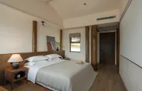 Panoramic View of Snow Mountain in Shanye Rizhao Jinshan (Lijiang Ancient City Branch)