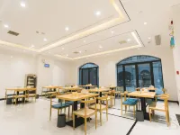Qingya Hotel (Luohe High Speed Railway West Station) Hotels in Luohe