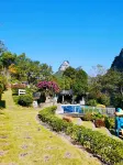Yangshuo Li river resort - ที่มีบาร์