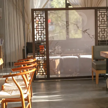 Siguniangshan Zhongshan Inn (Changpinggou Scenic Area)